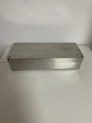 Caja de acero inoxidable material médico