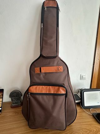 Guitarra Gaspar española + funda y accesorios.