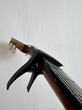 Guitarra Gaspar española + funda y accesorios.