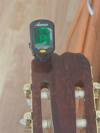 Guitarra Gaspar española + funda y accesorios.