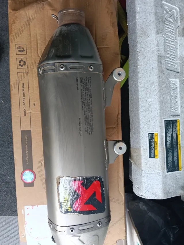 Silencioso Akrapovic KTM/Husqvarna 4T