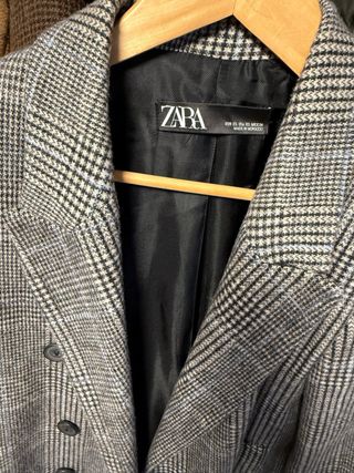 Abrigo cuadros Zara azul y gris
