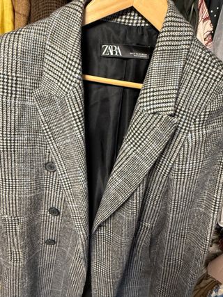 Abrigo cuadros Zara azul y gris