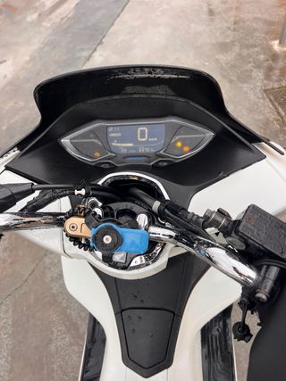 Honda PCX 125cc Blanca y Negra