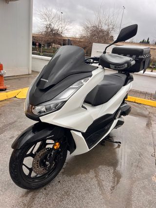 Honda PCX 125cc Blanca y Negra