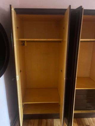 Armario de madera marrón URGE