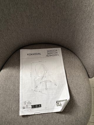 Silla de escritorio beige y blanca