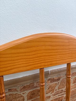 Cabecero de madera para cama pequeña