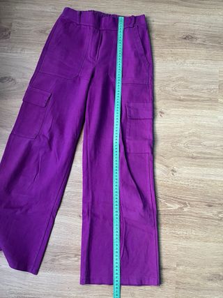Pantalón cargo morado ancho