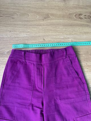 Pantalón cargo morado ancho