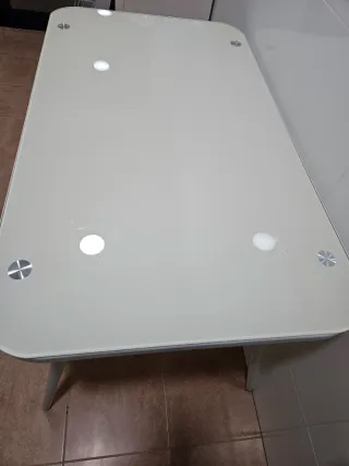 Mesa y 3 Sillas Blancas