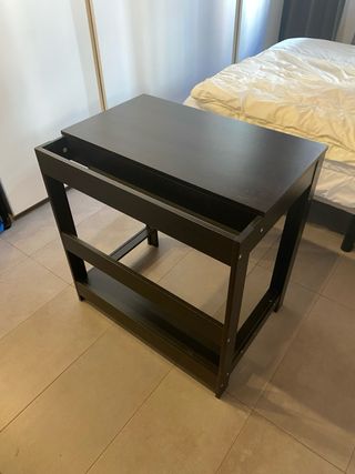 Escritorio individual de madera en perfecto estado