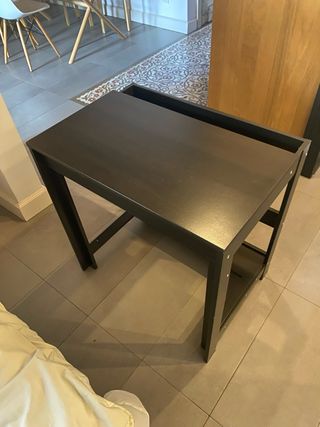 Escritorio individual de madera en perfecto estado