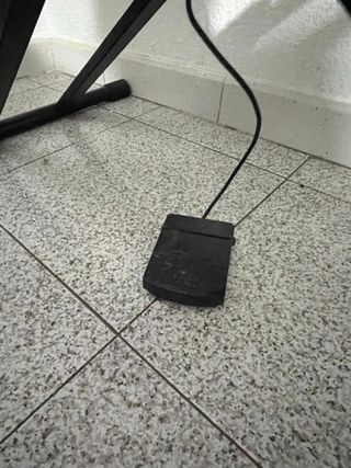 Piano Yamaha P45B con soporte, pedal y banqueta