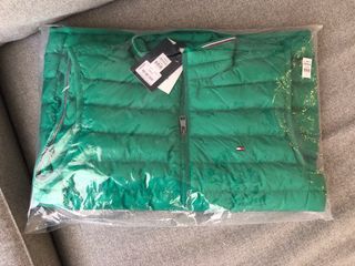 Chaleco Tommy Hilfiger verde con etiqueta Talla S