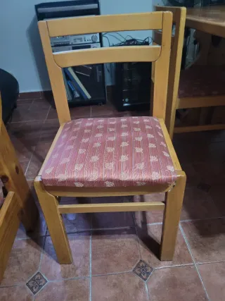 Conjunto mesa y 4 sillas de madera, pino natural