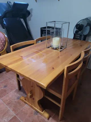 Conjunto mesa y 4 sillas de madera, pino natural
