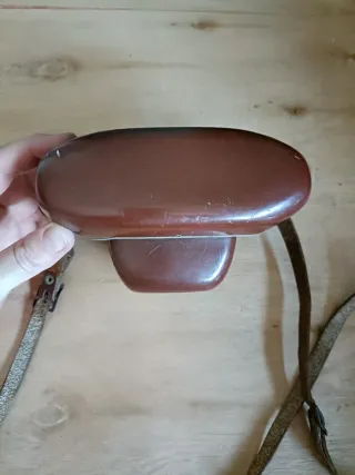 Cámara Adox con funda de cuero