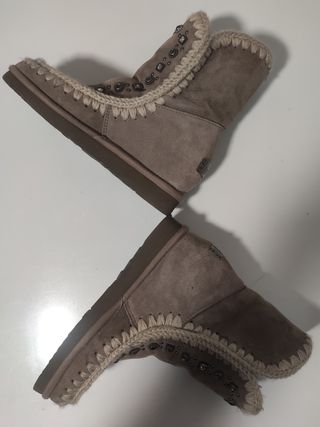 Botines MOU Beige Piedra con Tachuelas y Cristales