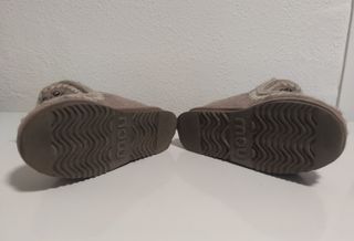 Botines MOU Beige Piedra con Tachuelas y Cristales