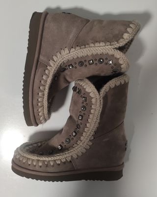 Botines MOU Beige Piedra con Tachuelas y Cristales