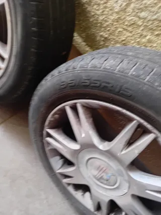 Llantas de aluminio con neumáticos