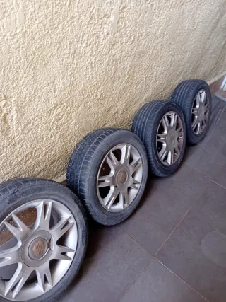 Llantas de aluminio con neumáticos