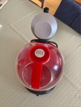 Cafetera Dolce Gusto Roja y Plateada