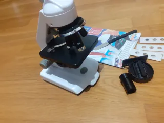 Microscopio infantil con accesorios