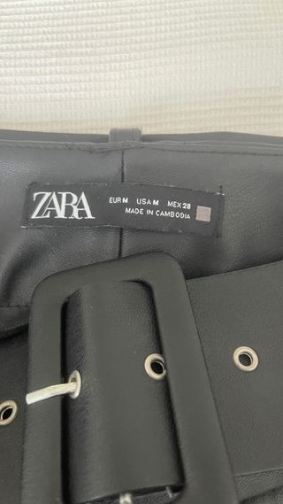 Pantalón polipiel Zara negro