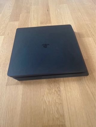 PS4 Slim 1TB + 4 Juegos