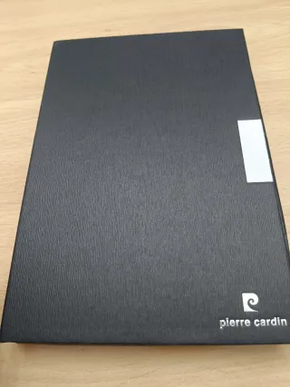 Bolígrafo Pierre Cardin con funda y caja