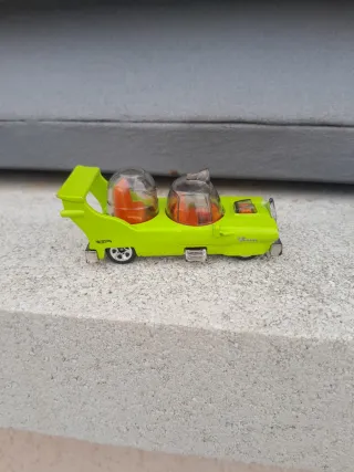 Coche de juguete verde Homero Simpson hot wheels