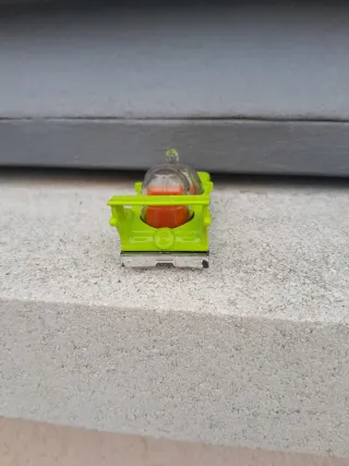 Coche de juguete verde Homero Simpson hot wheels