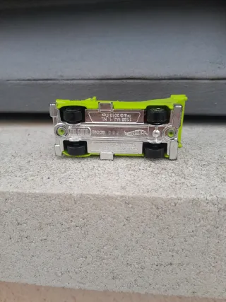 Coche de juguete verde Homero Simpson hot wheels