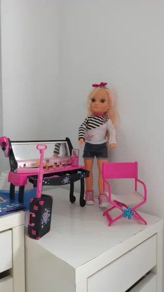 Nancy con tocador y silla