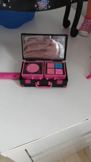 Nancy con tocador y silla