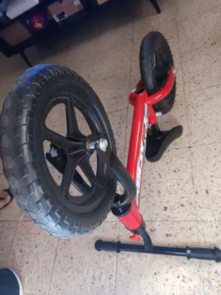 Bici de equilibrio roja