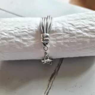 Pulsera plateada diseño entrelazado