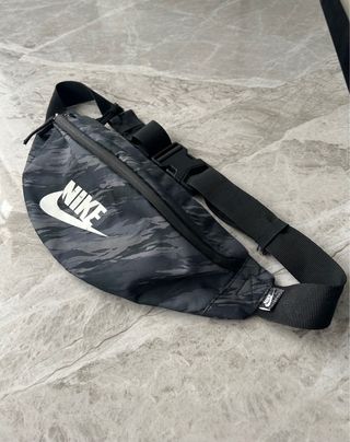 Riñonera Nike Negra Camuflaje