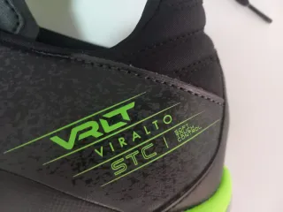 Botines de fútbol VRLTO