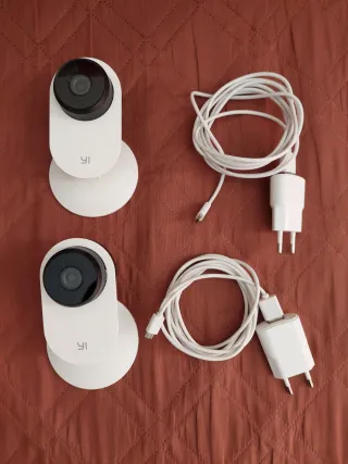 2 Cámaras Yi Home + alimentadores