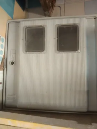 Caja eléctrica grande