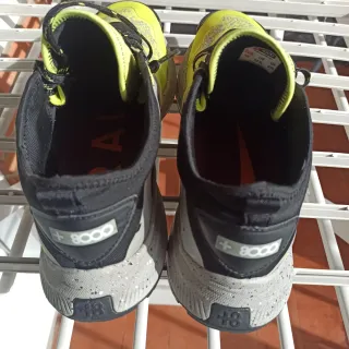 Zapatillas Trail Running Amarillas y Negras