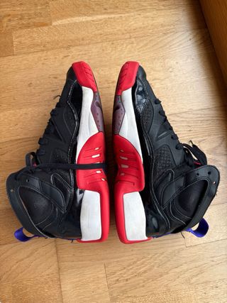 Zapatillas Jordan Negras y Rojas