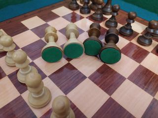 Piezas de ajedrez de madera.