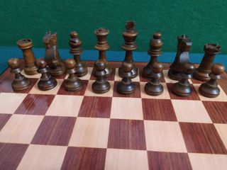 Piezas de ajedrez de madera.