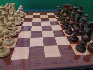 Piezas de ajedrez de madera.