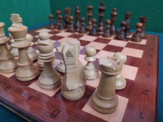 Piezas de ajedrez de madera.