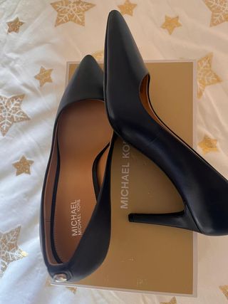 Zapatos Michael Kors Negros Nuevos. Talla 38